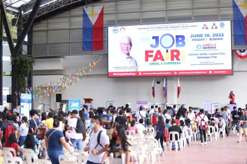 What to Bring to a Job Fair