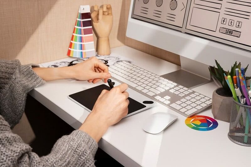 Key Skills to Highlight in a Graphic Designer Job Description